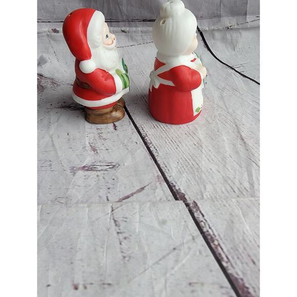 1987 Enesco Chris Davenport Santa Mrs Clause Salt & Pepper Holding S & P Letter - Picture 4 of 11